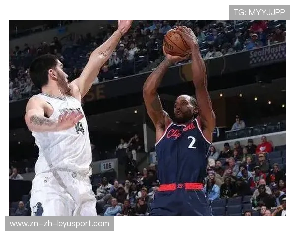 伦纳德低位背身接球一锤定音,快船掌握主动